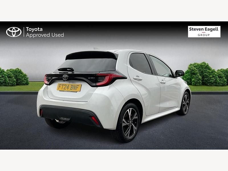 Used Toyota Yaris Hybrid Design 2024 White Hatchback