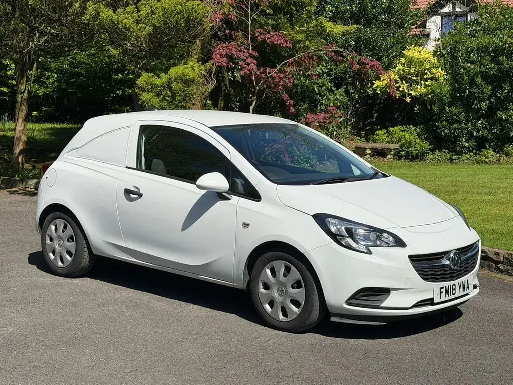 Used Vauxhall Corsa S 95 HP (69 kW) 2018 White Hatchback