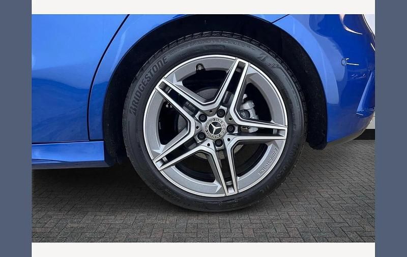 Used Mercedes A180 AMG Line Premium 134 HP (98 kW) 2024 Blue Hatchback