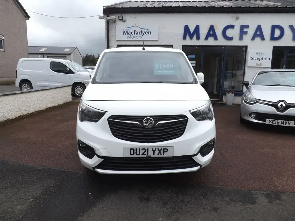 Used Vauxhall Combo Sportive 100 HP (73 kW) 2021 White MPV