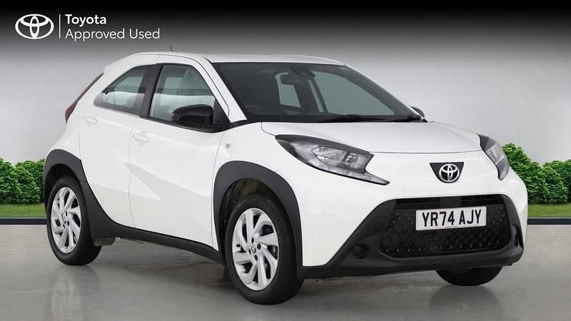 White Used 2024 Toyota Aygo PURE Hatchback | £13,550 (Fair price) - Image 1/2
