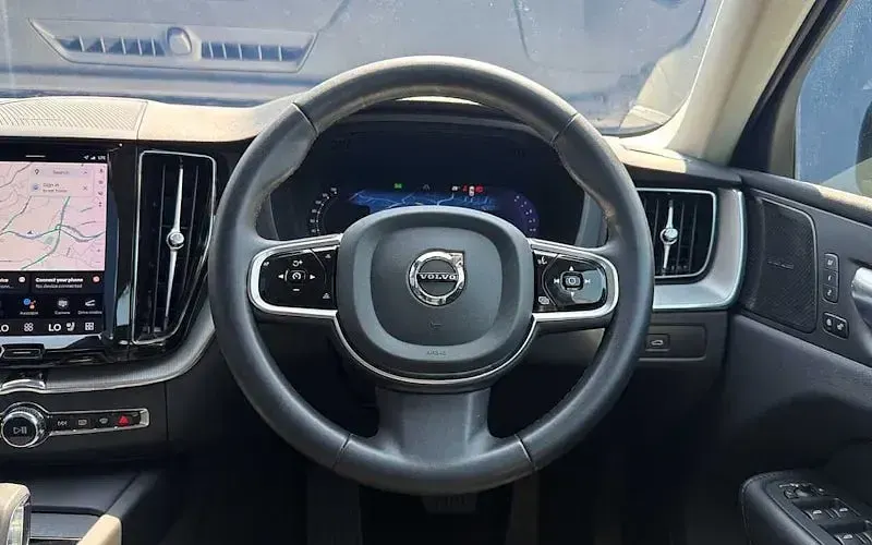 Used Volvo XC60 Plus 197 HP (144 kW) 2022 Black SUV