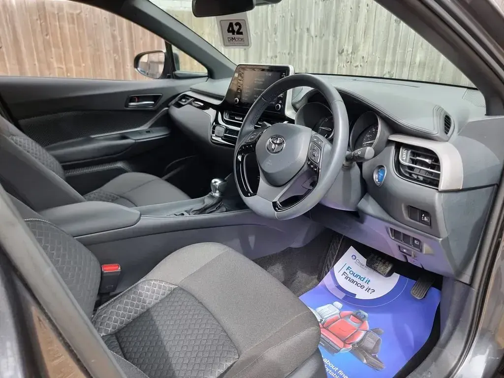 Used Toyota C-HR 122 HP (89 kW) 2023 Grey SUV