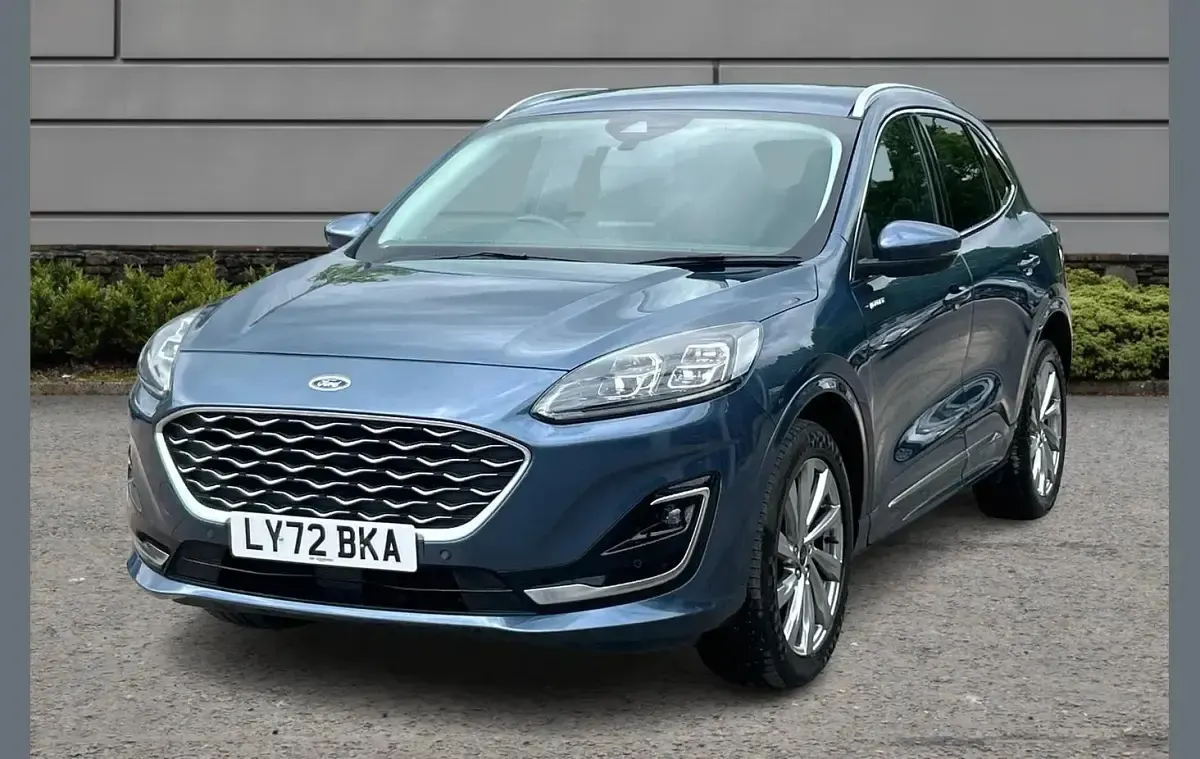 Usado Ford Kuga Vignale 225 HP (165 kW) 2023 Azul SUV