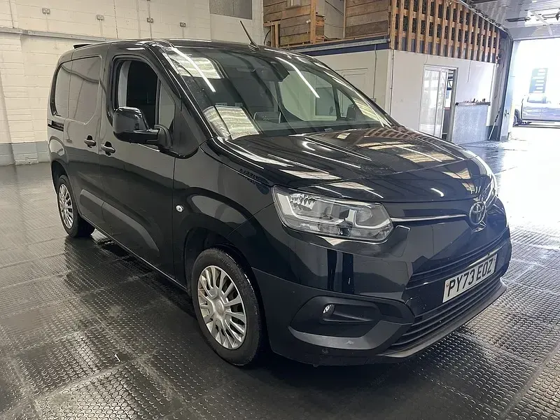 Used Toyota Proace 120 HP (88 kW) 2024 Black MPV