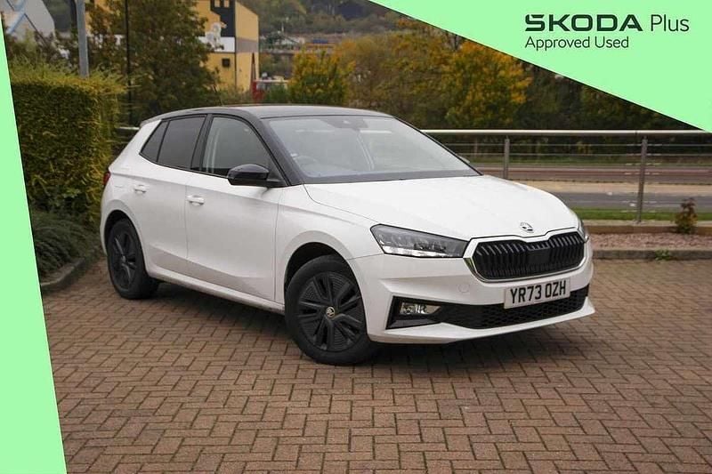 Candy white body / black magic pearl effect roof Used 2023 Skoda Fabia Colour Edition Hatchback | £13,835 (Fair price) - Image 1/4