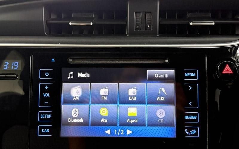 Used Toyota Auris Design 112 HP (82 kW) 2017 Silver Hatchback