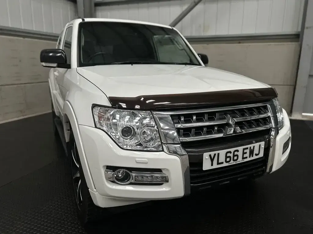 Used Mitsubishi Shogun 187 HP (137 kW) 2017 White SUV