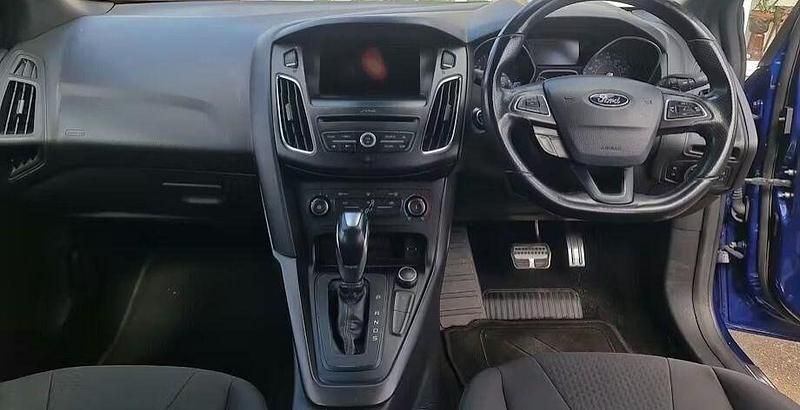 Used Ford Focus ST-Line 125 HP (91 kW) 2017 Blue Estate