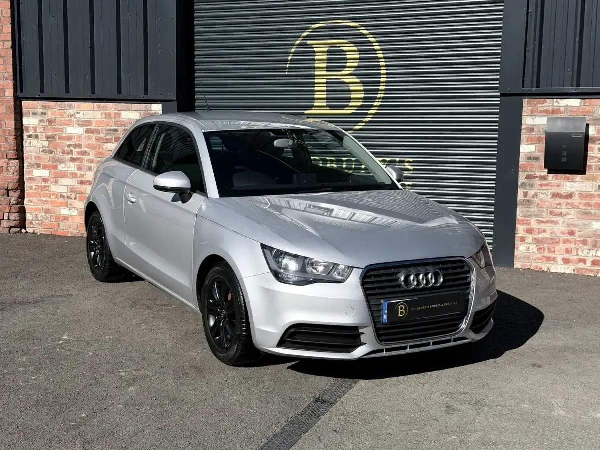 Used Audi A1 Prestige 86 HP (63 kW) 2011 Silver Hatchback