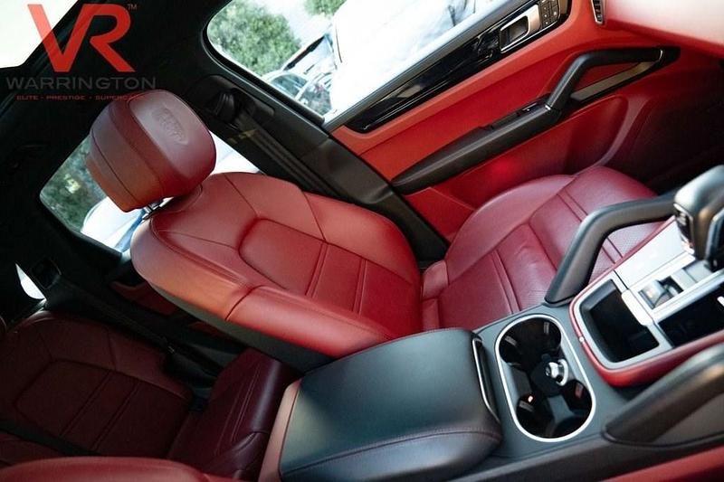 Usado Porsche Cayenne 462 CV (339 kW) 2022 Gris SUV