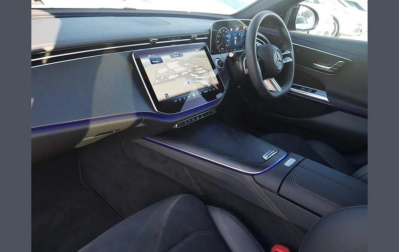 New Mercedes E300 Urban 313 HP (230 kW) 2025 Black Estate