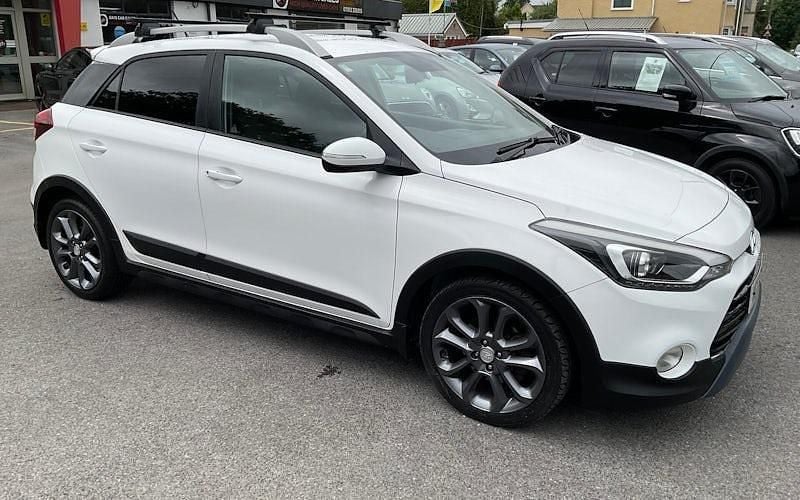 Used Hyundai i20 Active 101 HP (74 kW) 2017 White Hatchback