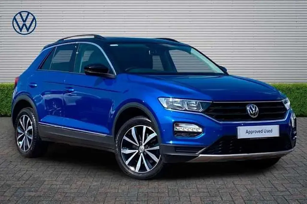 Used VW T-Roc Design 150 HP (110 kW) 2018 Ravenna blue with black roof SUV