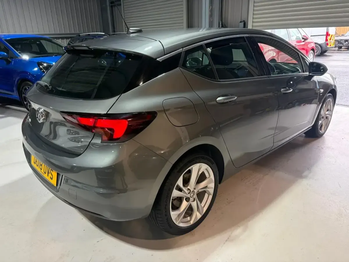 Second-hand Vauxhall Astra SRi 2018 Gri Hatchback