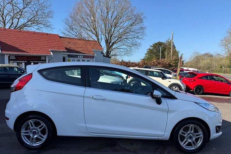 Used Ford Fiesta Zetec 2013 White Hatchback