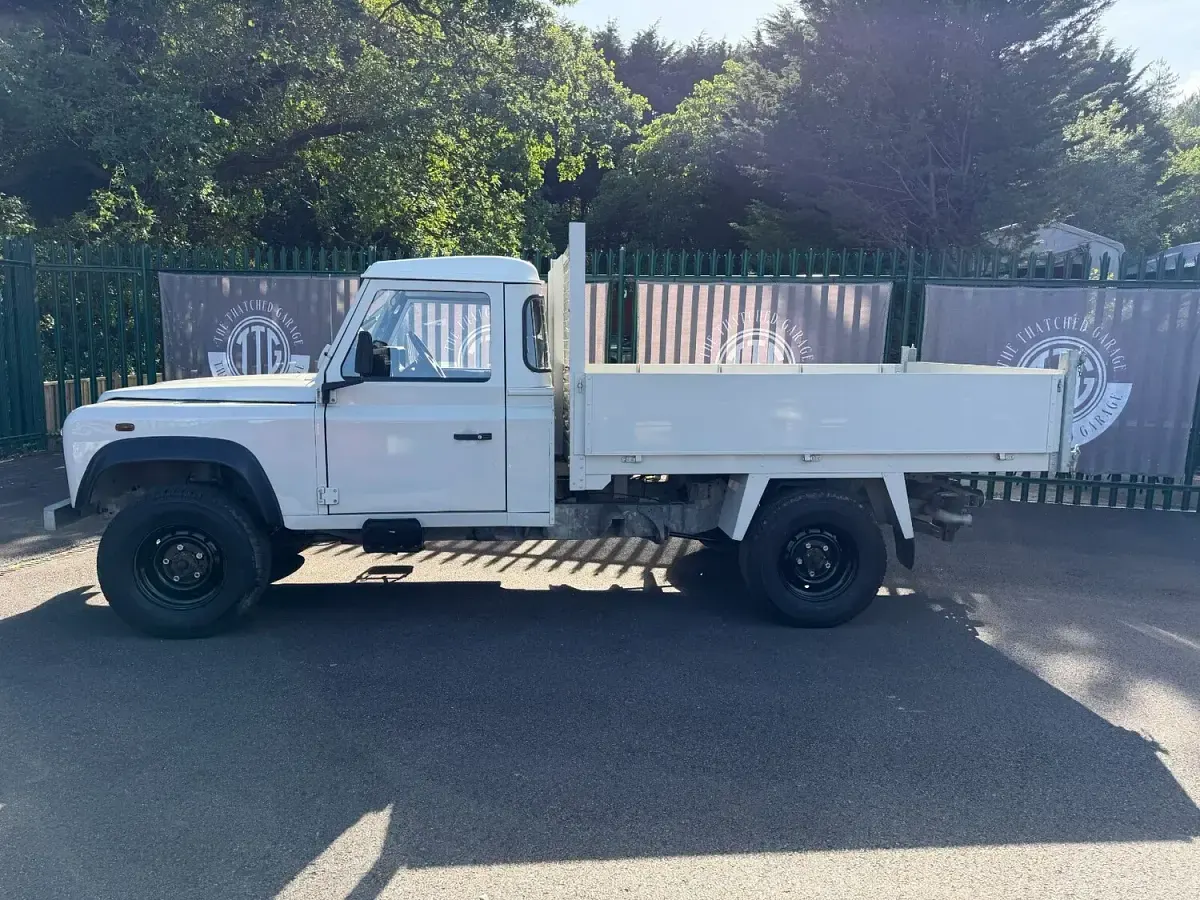 Used Land Rover Defender 90 HP (66 kW) 2001 Cream Cabriolet