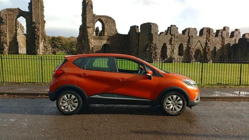 Used Renault Captur Expression+ 90 HP (66 kW) 2013 Orange SUV