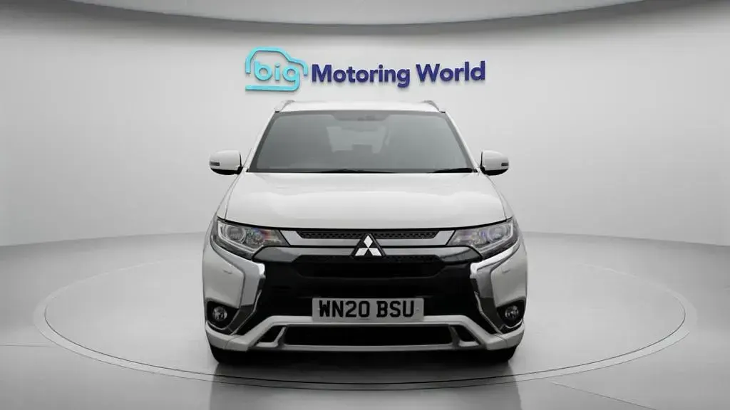 Begagnad Mitsubishi Outlander P-HEV 224 HK (164 kW) 2020 Vit SUV
