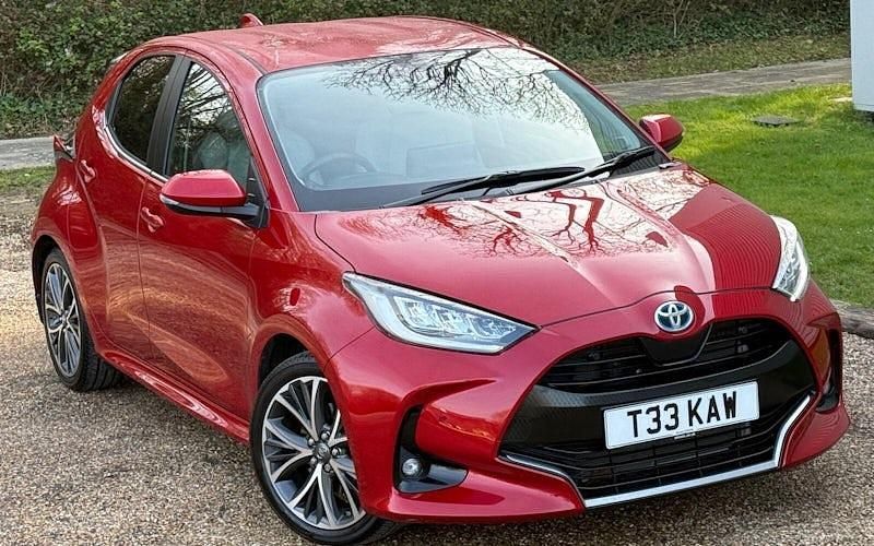 Used Toyota Yaris Hybrid 116 HP (85 kW) 2023 Red Hatchback