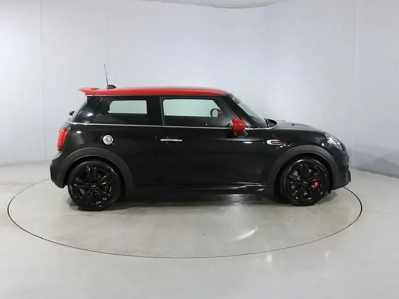Usado Mini John Cooper Works Hatch 228 CV (167 kW) 2019 Negro Utilitario