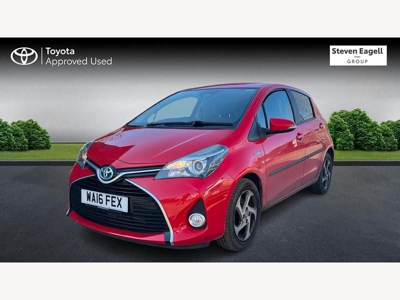 Used Toyota Yaris Hybrid 2016 Red Hatchback
