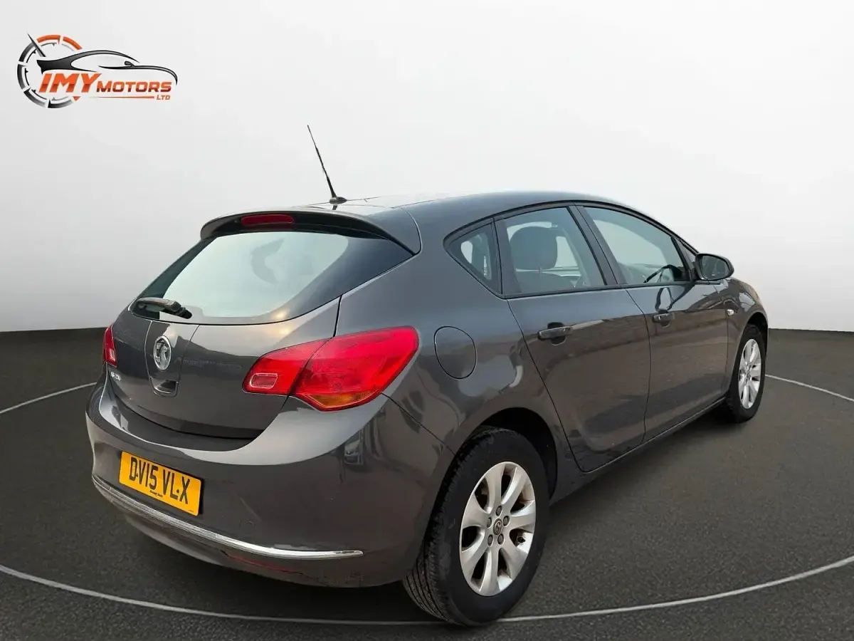 Used Vauxhall Astra Design Edition 100 HP (73 kW) 2015 Grey Hatchback