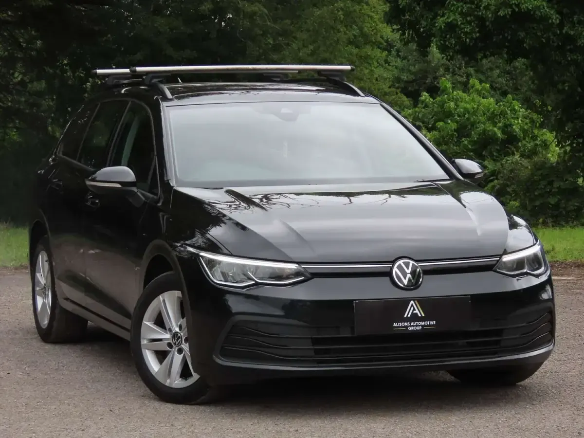 Used VW Golf VIII Life 115 HP (84 kW) 2022 Black Estate