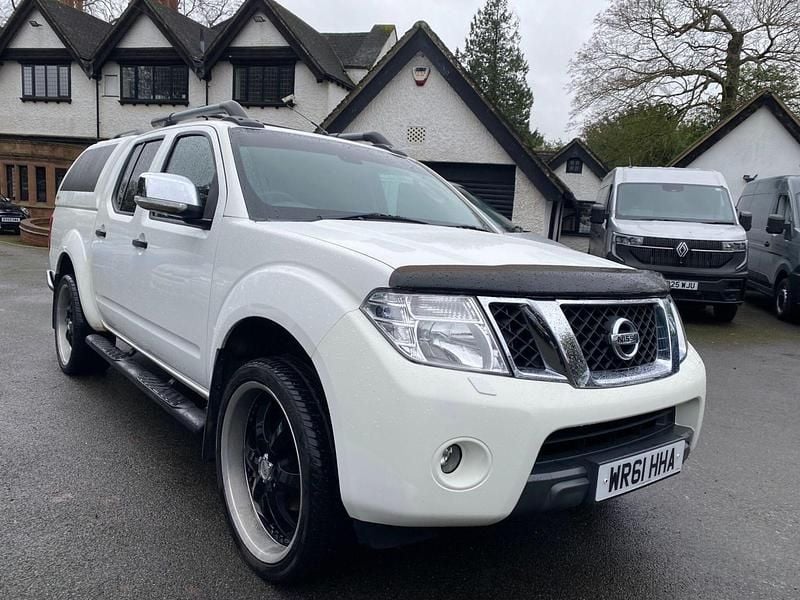 Used Nissan Navara Tekna 2011 White Pickup