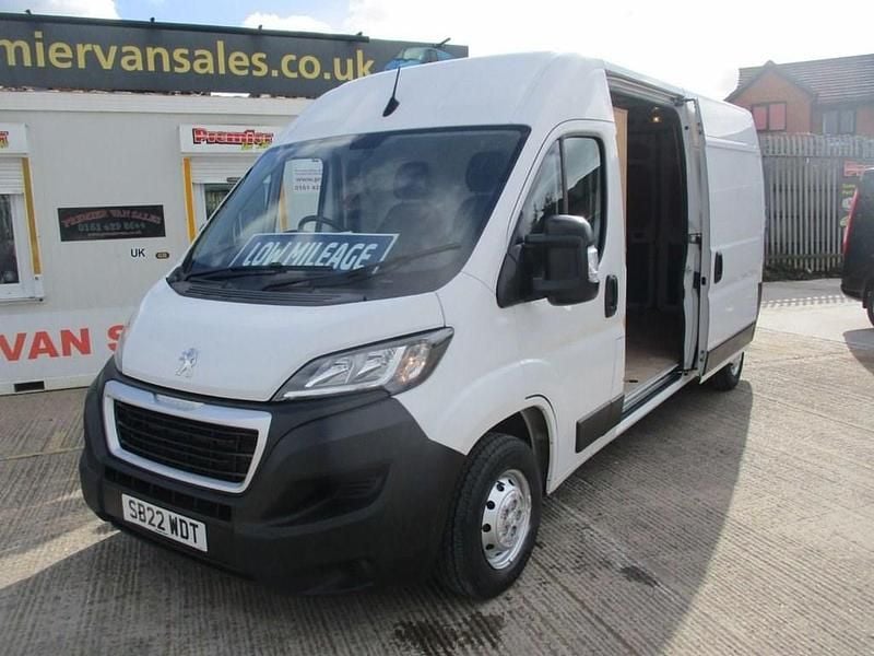 Used Peugeot Boxer 140 HP (102 kW) 2022 White Van