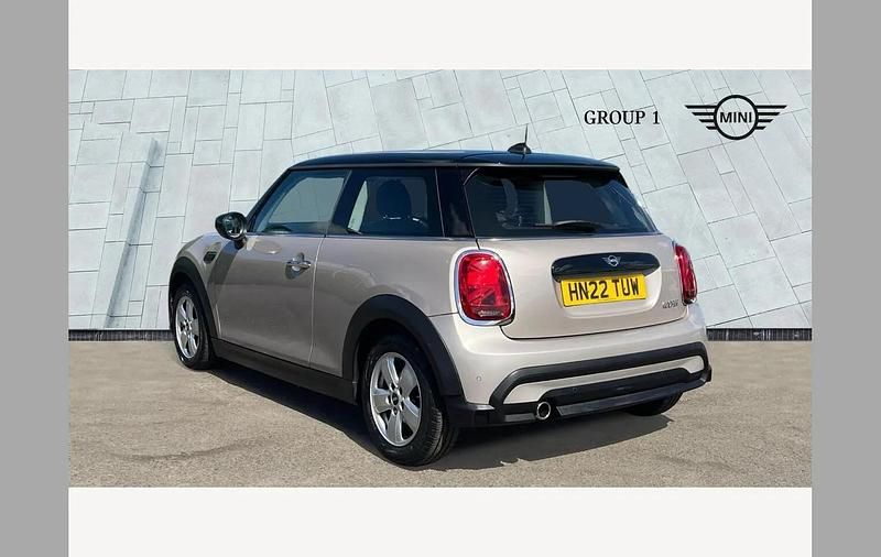 Begagnad Mini Cooper Classic 136 HK (100 kW) 2022 Grå Halvkombi