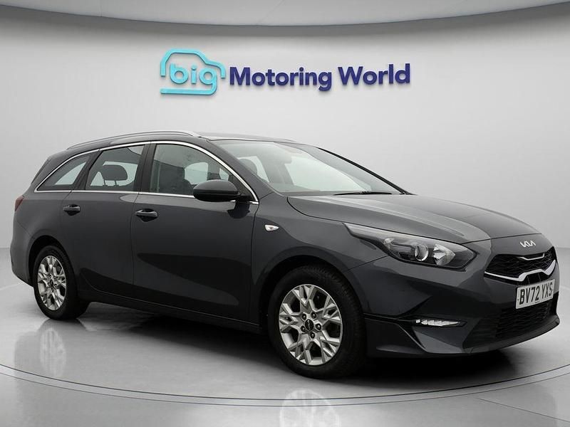 Grey Used 2022 Kia Ceed Hatchback | £11,800 (Good price) - Image 1/4