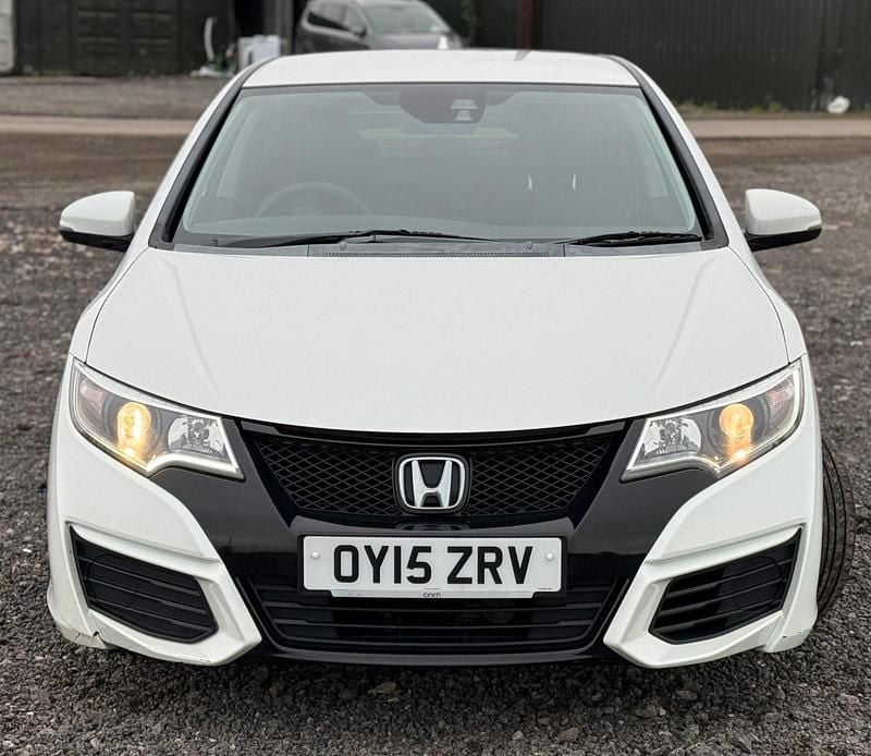 Used Honda Civic S 120 HP (88 kW) 2015 White Hatchback