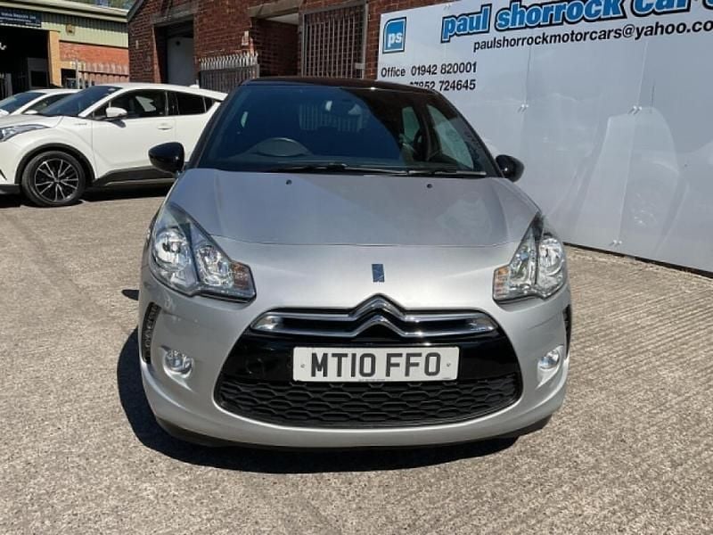 Usado Citroën DS3 110 HP (80 kW) 2010 Prateado Citadino