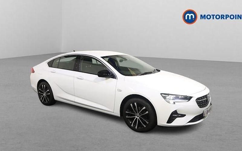 Used Vauxhall Insignia Design Edition 122 HP (89 kW) 2022 White Hatchback