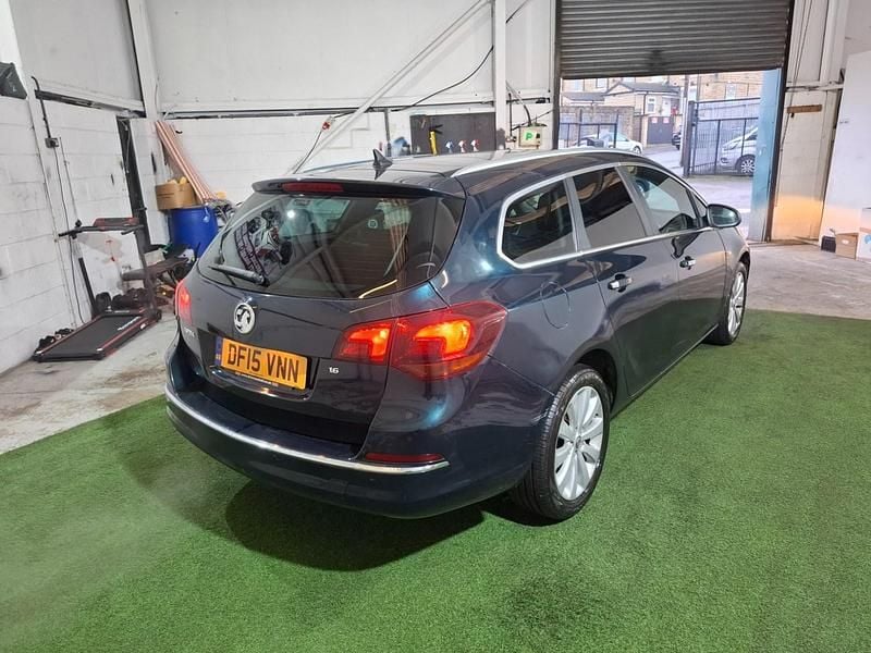 Used Vauxhall Astra Elite 2015 Green Estate