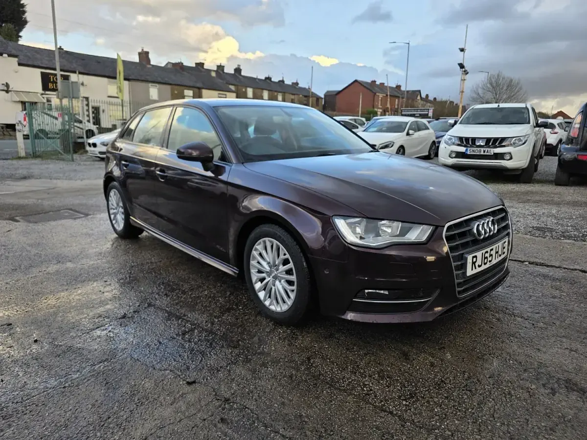 Used Audi A3 Comfort 110 HP (80 kW) 2015 Red Hatchback