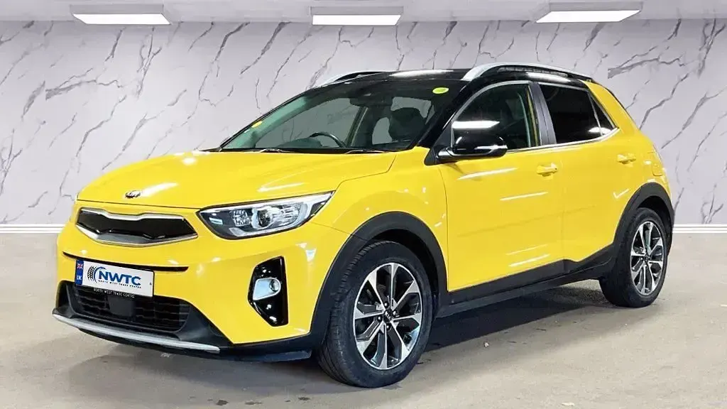 Used Kia Stonic First Edition 118 HP (86 kW) 2017 Yellow SUV