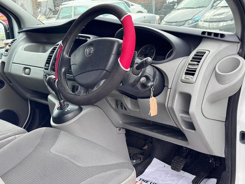 Used Vauxhall Vivaro 115 HP (84 kW) 2013 White MPV