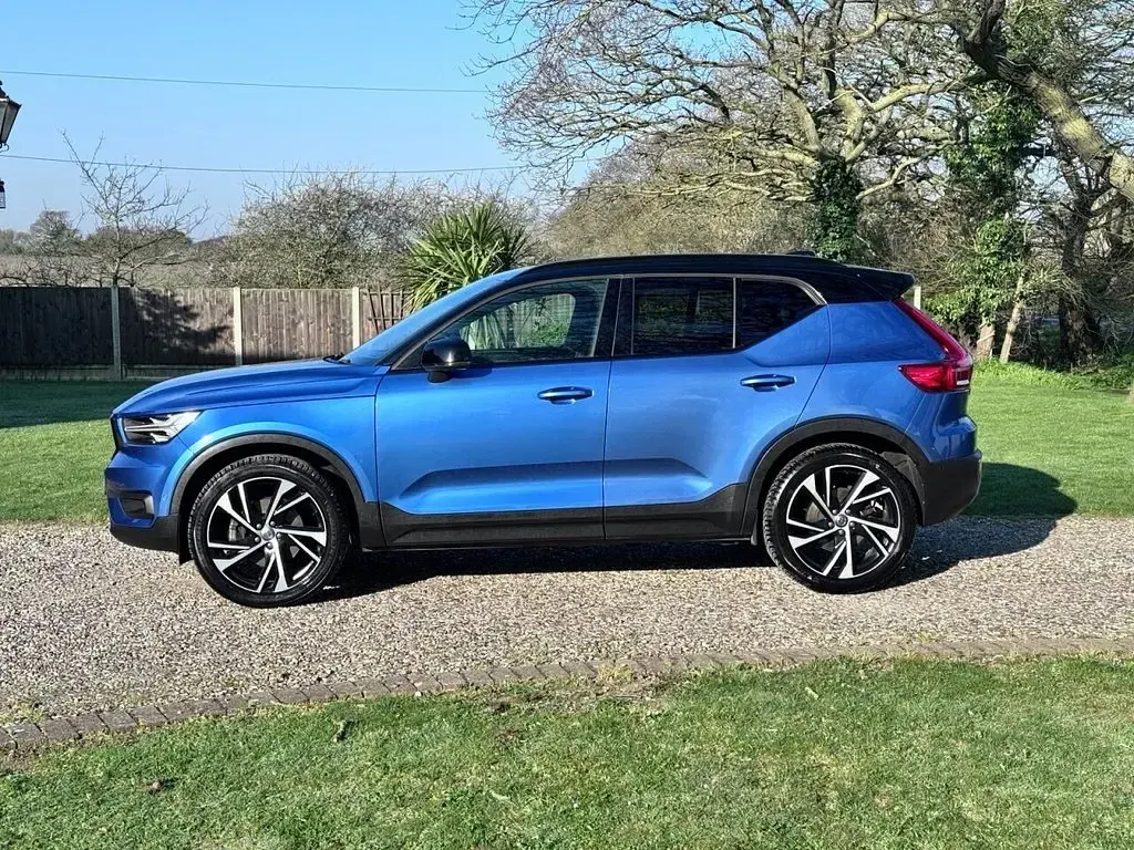 Used Volvo XC40 2018 Blue SUV