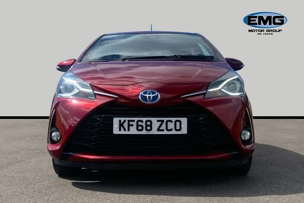 Used Toyota Yaris 100 HP (73 kW) 2019 Red Hatchback