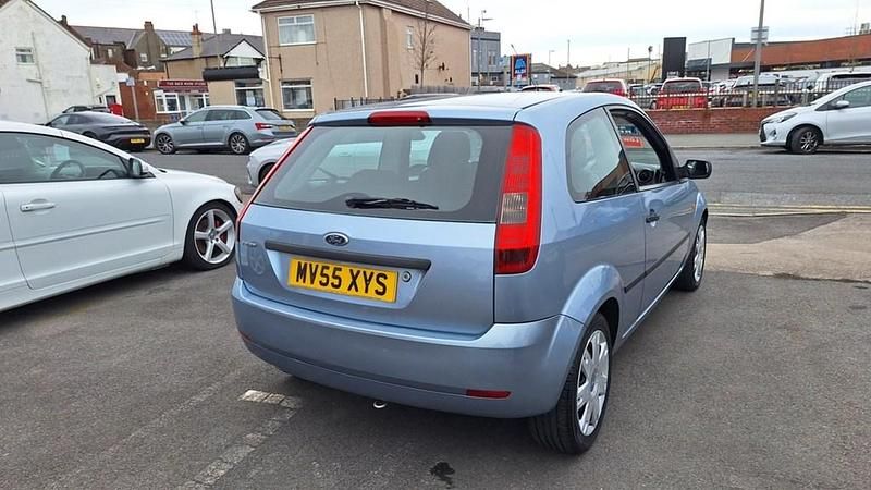 Usado Ford Fiesta Style 75 HP (55 kW) 2005 Azul Citadino
