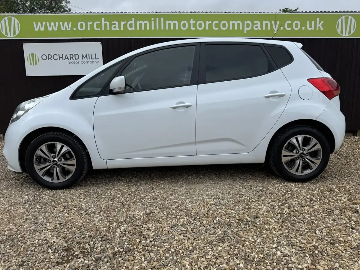 Used Kia Venga 125 HP (91 kW) 2018 White Hatchback
