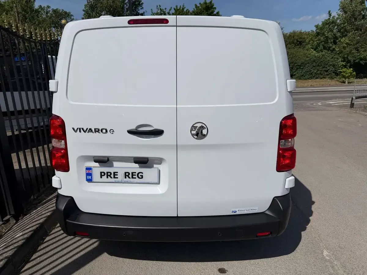 New Vauxhall Vivaro 100 kW (136 HP) 2026 White MPV