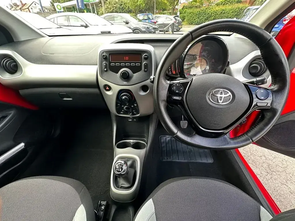 Used Toyota Aygo X-play 68 HP (50 kW) 2017 Red Hatchback