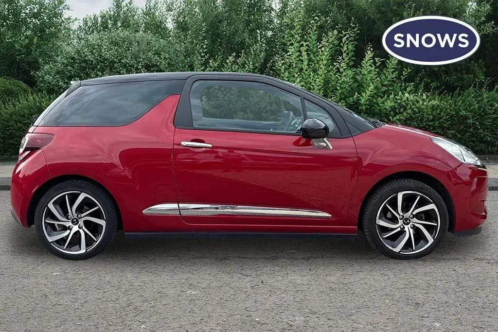Used DS Automobiles DS3 Connected Chic 2018 Red Hatchback