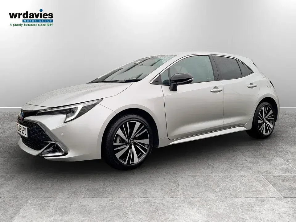 Used Toyota Corolla Design 140 HP (102 kW) 2025 Silver Hatchback
