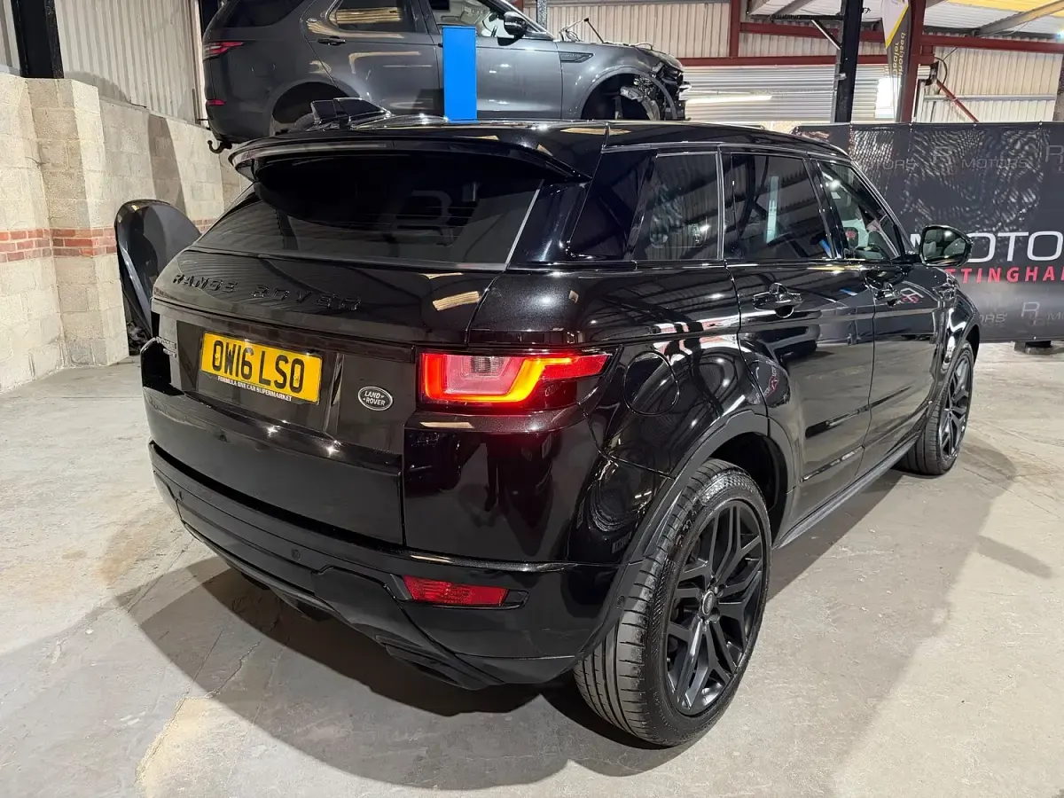Used Land Rover Range Rover evoque HSE Dynamic 180 HP (132 kW) 2016 Black Estate