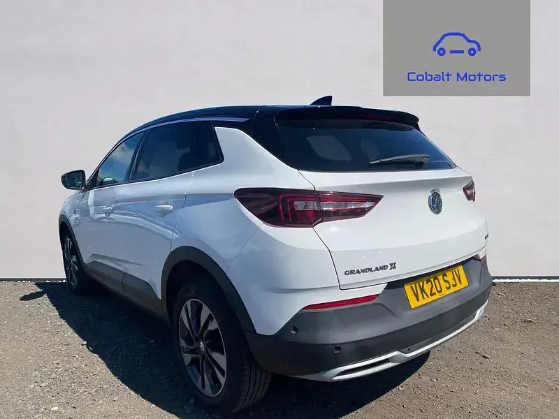 Used Vauxhall Grandland X SRi 130 HP (95 kW) 2020 White SUV