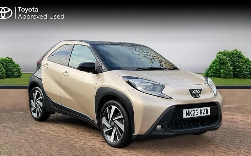 Used 2025 Toyota Aygo X SUV | £12,990 (Good price) - Image 1/2